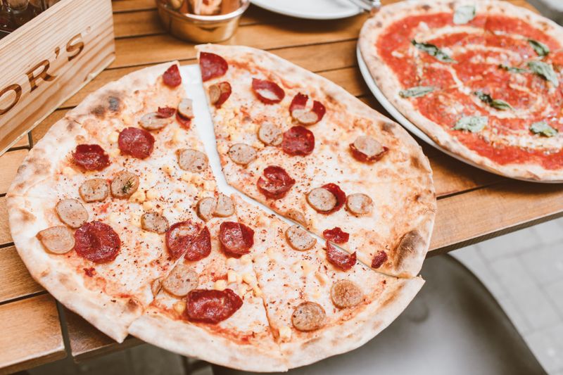 Veggie supreme pizza for vegetarian catering