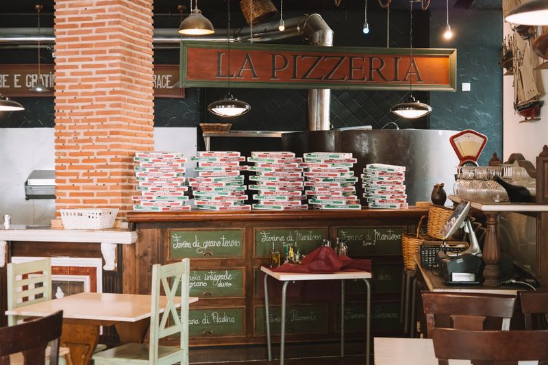 Green lantern pizza delivery — hot pizza ready to deliver in Madison Heights